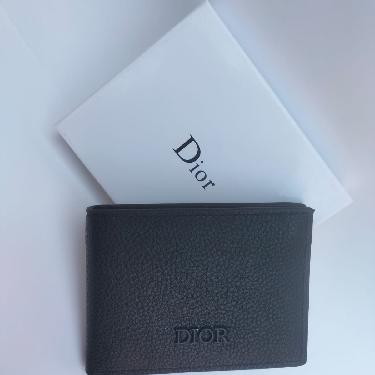 "Dior Black Luxury: Cartera de Elegancia Refinada" - Deus Ecom