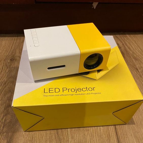 "ProyectTV™: Mini Proyector Portátil Led Hd 1080p"